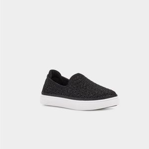 UGG Women’s  Kids Caplan Slip On Knit Black Sneakers Size K 5 W 7 NWT